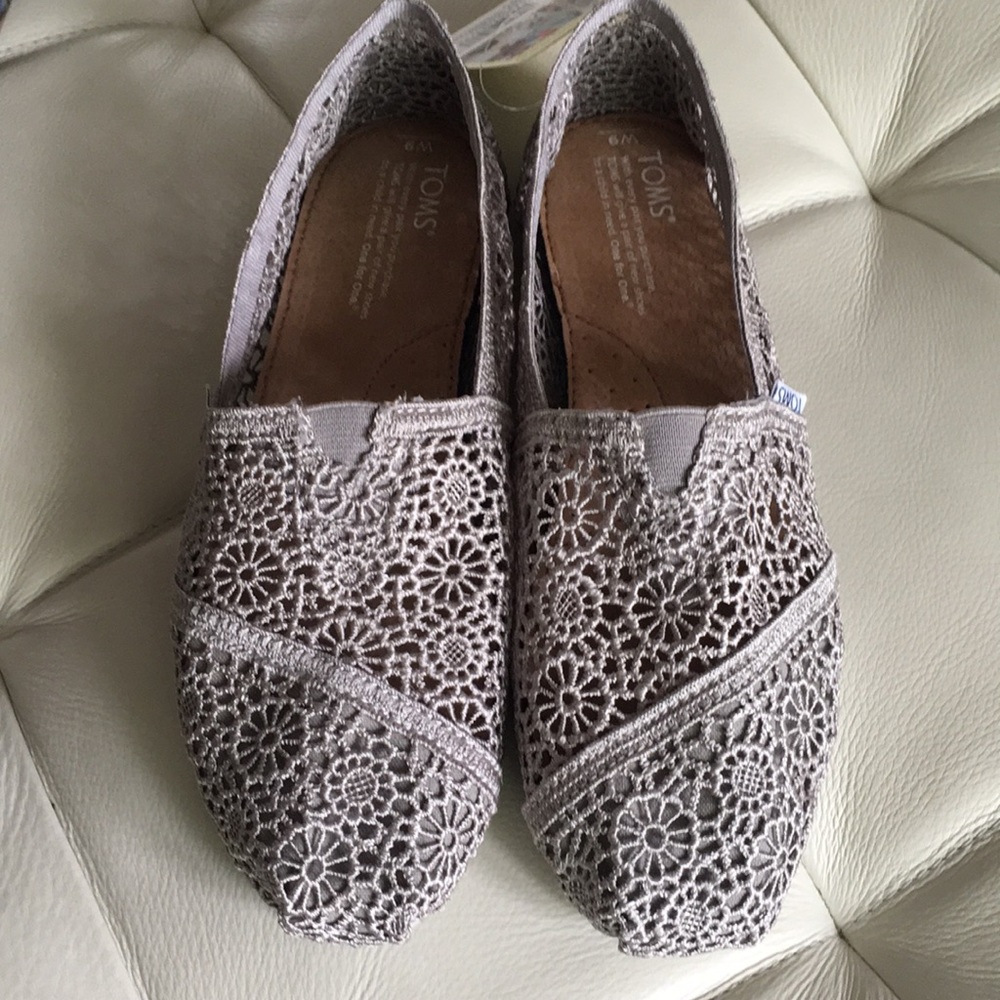 TOMS Silver crochet flats NWT